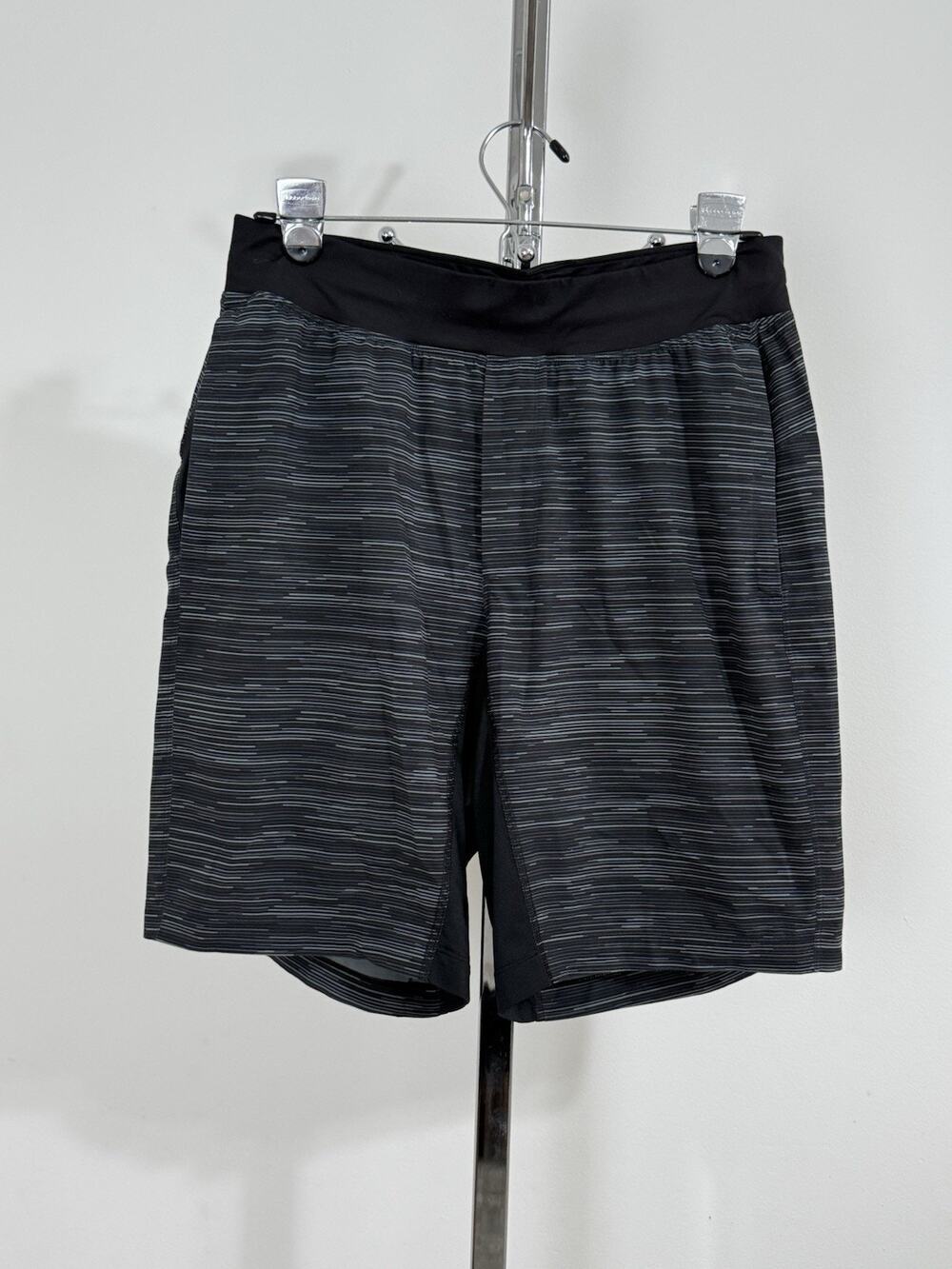 Lululemon Athletic Shorts Men’s Size M Black Gray Training Running Gym Active